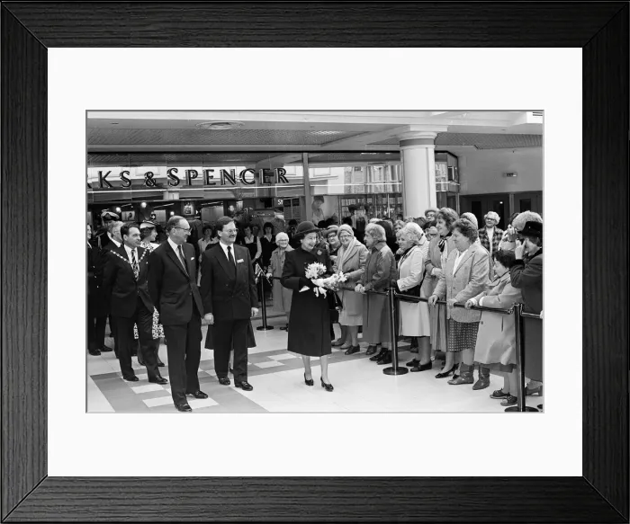 Framed Print : Queen Elizabeth II visits Leamington Spa, Warwickshire. The Queen opens Royal Priors
