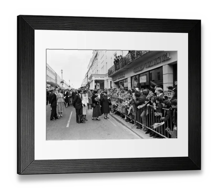 Framed Print : Queen Elizabeth II visits Leamington Spa, Warwickshire. The Queen opens Royal Priors