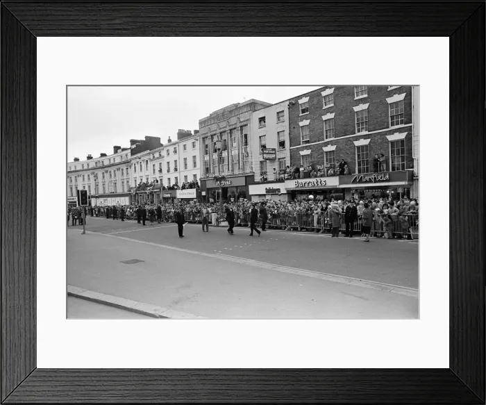 Framed Print : Queen Elizabeth II visits The Parade, Leamington Spa, Warwickshire. 24th March 1988