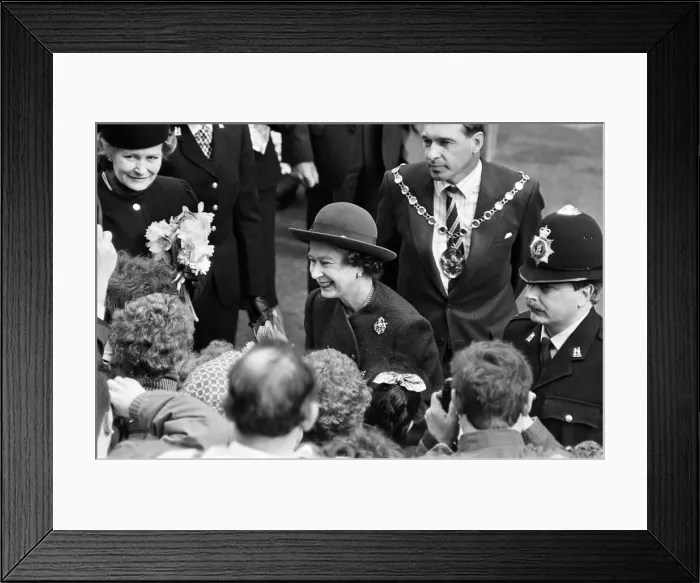Framed Print : Queen Elizabeth II greets well-wishers at the Parade, Leamington Spa, Warwickshire Framed Print : Queen Elizabeth II greets well-wishers at the Parade, Leamington Spa, Warwickshire