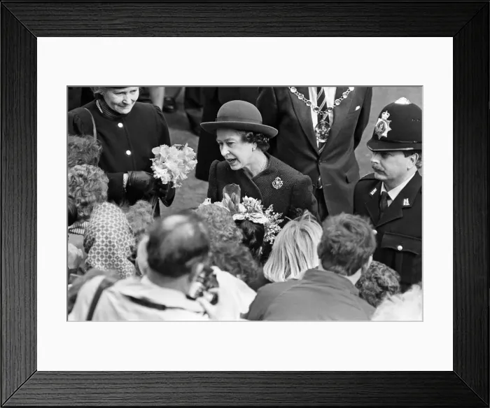 Framed Print : Queen Elizabeth II greets well-wishers at the Parade, Leamington Spa, Warwickshire Framed Print : Queen Elizabeth II greets well-wishers at the Parade, Leamington Spa, Warwickshire