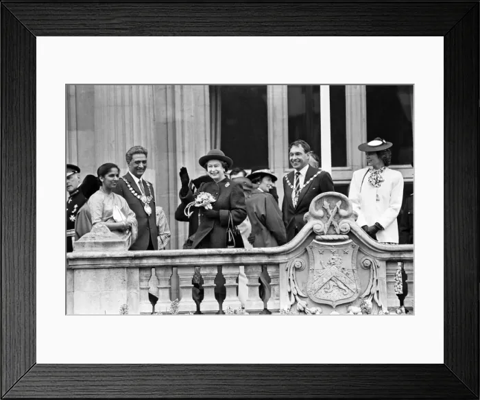 Framed Print : Queen Elizabeth II at Leamington Spa Town Hall, Warwickshire. 24th March 1988 Framed Print : Queen Elizabeth II at Leamington Spa Town Hall, Warwickshire. 24th March 1988
