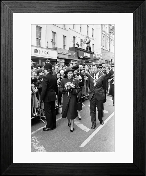 Framed Print : Queen Elizabeth II greets well-wishers at the Parade, Leamington Spa, Warwickshire Framed Print : Queen Elizabeth II greets well-wishers at the Parade, Leamington Spa, Warwickshire