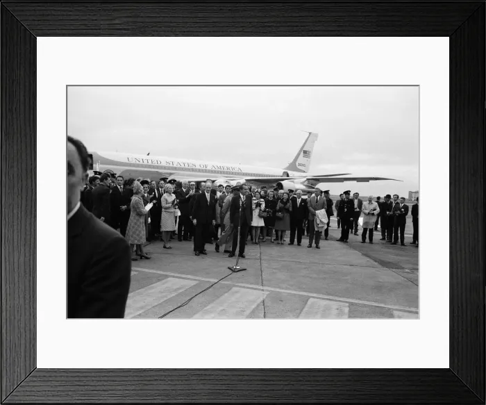 Framed Print : President Richard Nixon visits Ireland. Pictured on arrival at Shannon Airport Framed Print : President Richard Nixon visits Ireland. Pictured on arrival at Shannon Airport