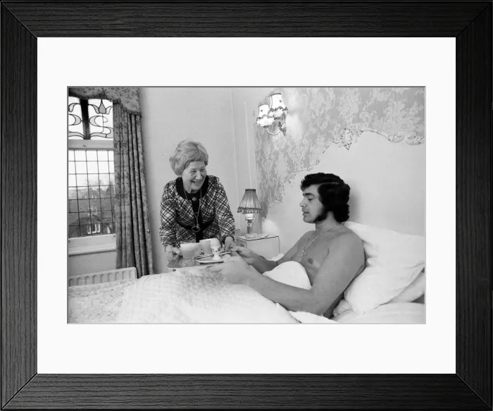 Framed Print : When Engelbert Humperdinck returned to his old landlady at Boarding House in Street Lane Framed Print : When Engelbert Humperdinck returned to his old landlady at Boarding House in Street Lane