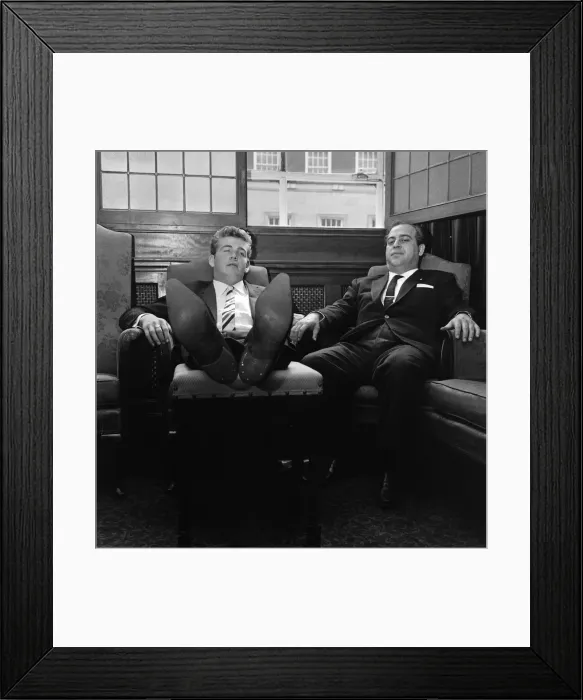 Framed Print : Footballer Joe Baker (Torino) to meet Billy Wright, Arsenal Manager Framed Print : Footballer Joe Baker (Torino) to meet Billy Wright, Arsenal Manager