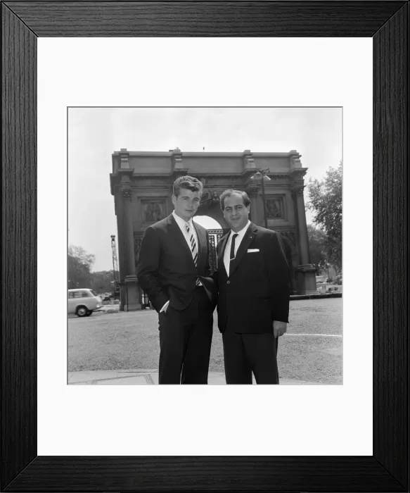 Framed Print : Footballer Joe Baker (Torino) to meet Billy Wright, Arsenal Manager Framed Print : Footballer Joe Baker (Torino) to meet Billy Wright, Arsenal Manager