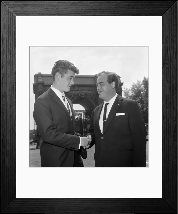 Framed Print : Footballer Joe Baker (Torino) to meet Billy Wright, Arsenal Manager Framed Print : Footballer Joe Baker (Torino) to meet Billy Wright, Arsenal Manager