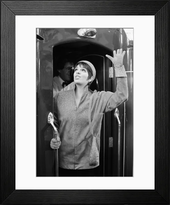 Framed Print : Passengers, dressed for the occasion, boarding the Orient Express Framed Print : Passengers, dressed for the occasion, boarding the Orient Express