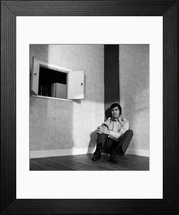 Framed Print : Engelbert Humperdinck says goodbye to his old flat in Hammersmith, London Framed Print : Engelbert Humperdinck says goodbye to his old flat in Hammersmith, London