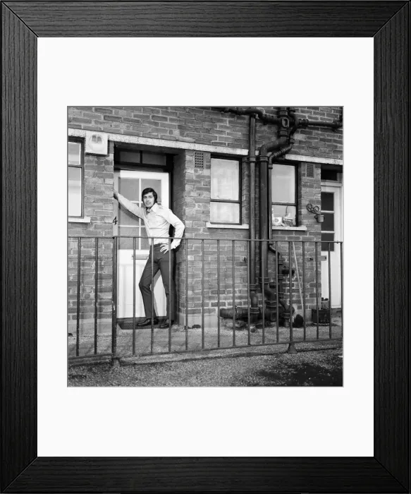 Framed Print : Engelbert Humperdinck says goodbye to his old flat in Hammersmith, London Framed Print : Engelbert Humperdinck says goodbye to his old flat in Hammersmith, London