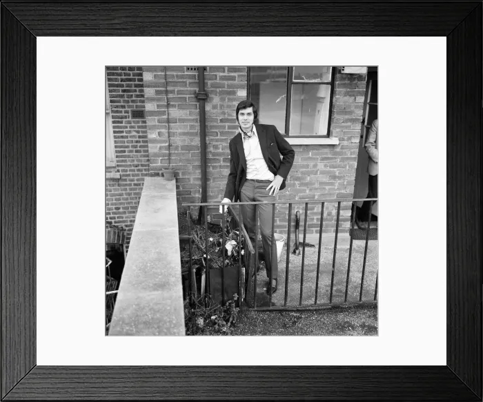 Framed Print : Engelbert Humperdinck says goodbye to his old flat in Hammersmith, London Framed Print : Engelbert Humperdinck says goodbye to his old flat in Hammersmith, London