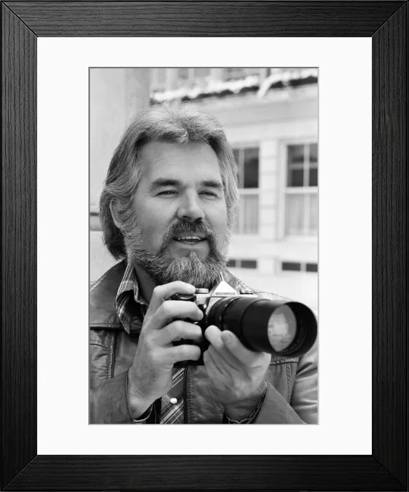 Framed Print : Recording star Kenny Rogers, a keen amateur photographer, pictured in London Framed Print : Recording star Kenny Rogers, a keen amateur photographer, pictured in London