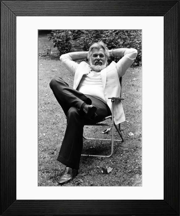Framed Print : Kenny Rogers, making a rare visit to England while on his way to Paris Framed Print : Kenny Rogers, making a rare visit to England while on his way to Paris