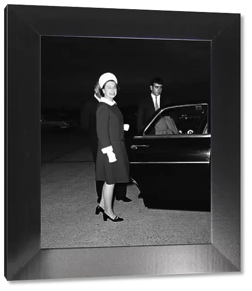 Queen Elizabeth II at Heathrow Airport after returning from he Commonwealth Games