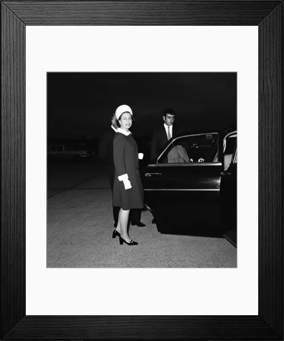 Framed Print : Queen Elizabeth II at Heathrow Airport after returning from he Commonwealth Games Framed Print : Queen Elizabeth II at Heathrow Airport after returning from he Commonwealth Games