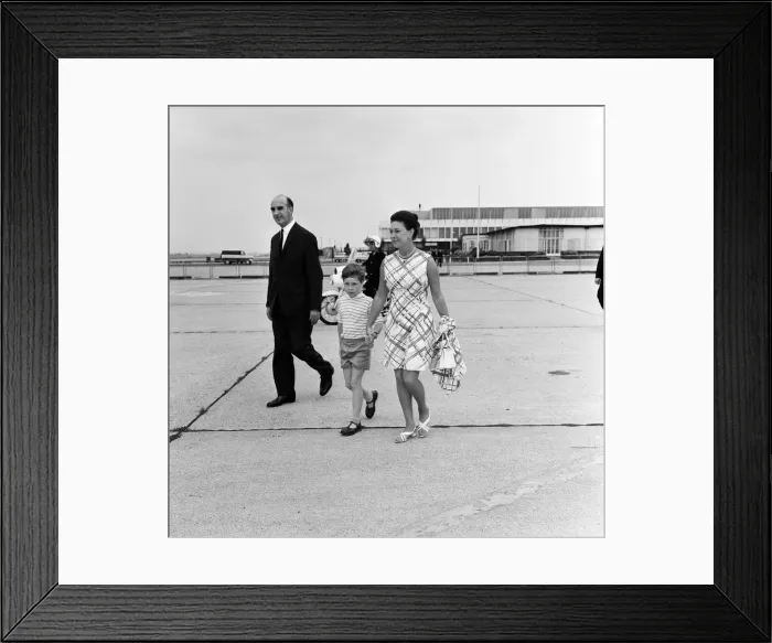 Framed Print : Princess Margaret and her son Viscount Linley leaving LAP to go to Sardinia with the Aga Framed Print : Princess Margaret and her son Viscount Linley leaving LAP to go to Sardinia with the Aga