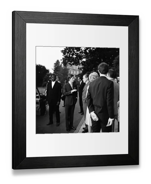 Framed Print : Prince Charles departs the White House, watched by President Richard Nixon and family Framed Print : Prince Charles departs the White House, watched by President Richard Nixon and family