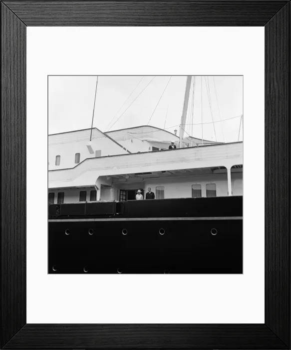 Framed Print : Members of the Royal Family travelled by train to Southampton to board the Royal Yacht Framed Print : Members of the Royal Family travelled by train to Southampton to board the Royal Yacht