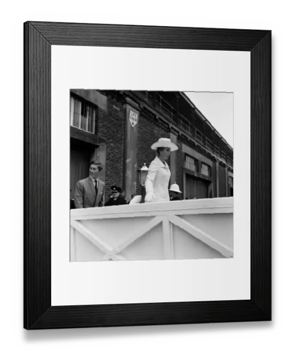 Framed Print : Members of the Royal Family travelled by train to Southampton to board the Royal Yacht Framed Print : Members of the Royal Family travelled by train to Southampton to board the Royal Yacht