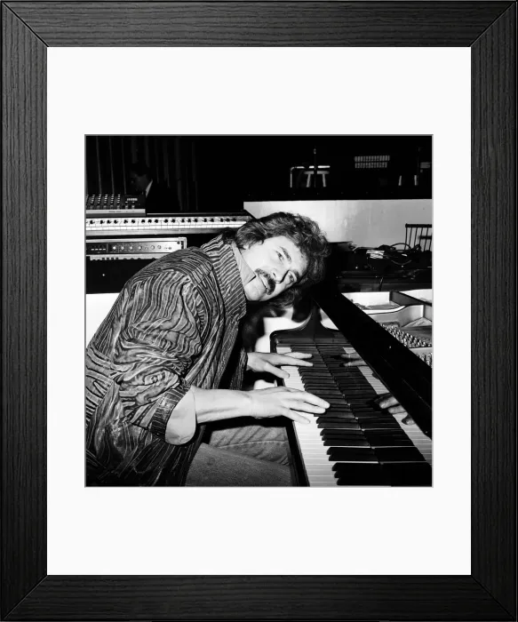 Framed Print : Singing star Engelbert Humperdinck. 1st February 1987 Framed Print : Singing star Engelbert Humperdinck. 1st February 1987