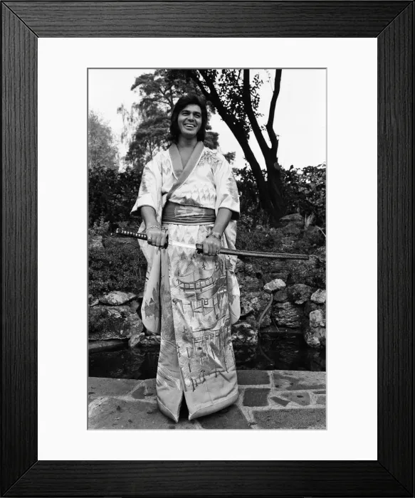 Framed Print : Britains globe trotting superstar Engelbert Humperdinck is off again - this time for
