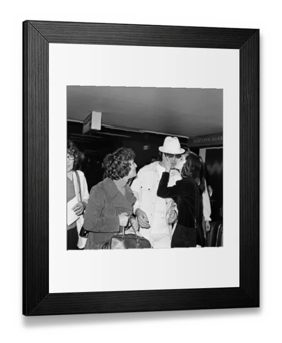 Framed Print : Engelbert Humperdinck at Heathrow Airport. 30th October 1972