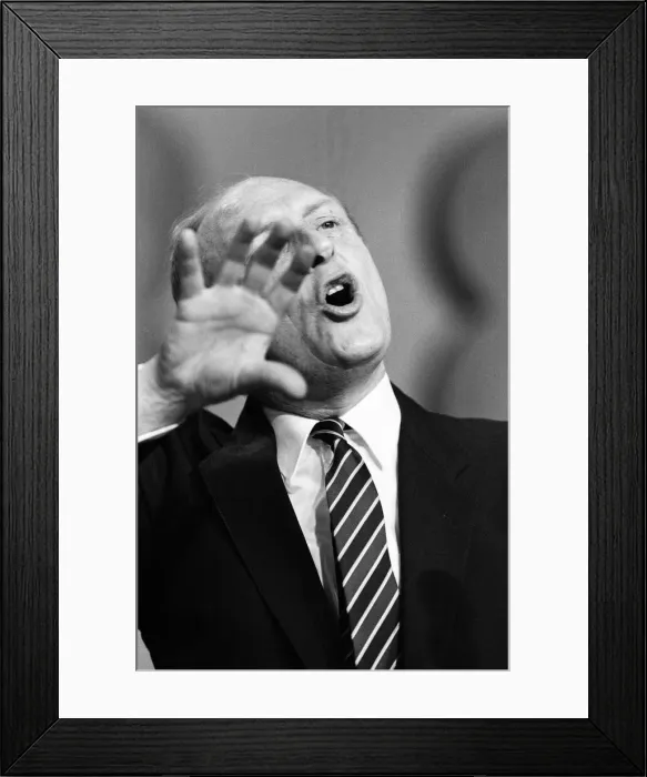 Framed Print : Labour Party conference, Bournemouth. Leader Neil Kinnock delivers a speech Framed Print : Labour Party conference, Bournemouth. Leader Neil Kinnock delivers a speech
