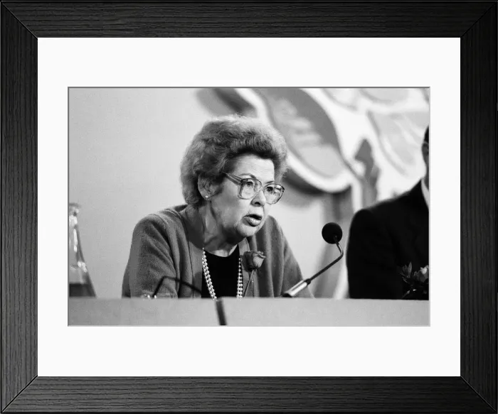 Framed Print : Labour Party meeting ahead of the 1987 general election. MP Jo Richardson. 18th May 1987 Framed Print : Labour Party meeting ahead of the 1987 general election. MP Jo Richardson. 18th May 1987