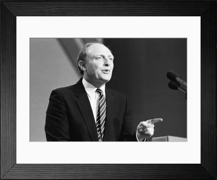Framed Print : Labour Party conference, Bournemouth. Leader Neil Kinnock delivers a speech Framed Print : Labour Party conference, Bournemouth. Leader Neil Kinnock delivers a speech
