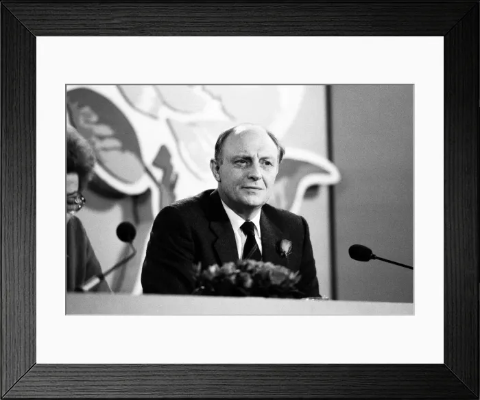 Framed Print : Labour Party meeting ahead of the 1987 general election. Leader Neil Kinnock Framed Print : Labour Party meeting ahead of the 1987 general election. Leader Neil Kinnock