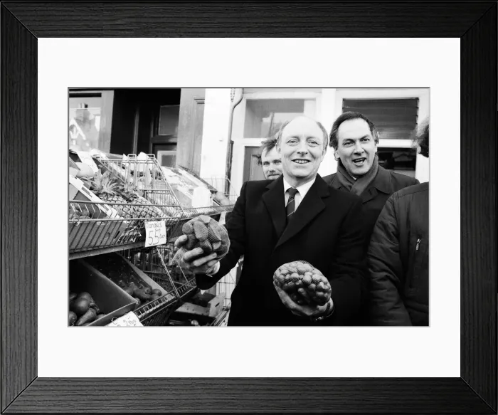 Framed Print : Labour leader Neil Kinnock juggles with produce at a market in Wandsworth, London Framed Print : Labour leader Neil Kinnock juggles with produce at a market in Wandsworth, London