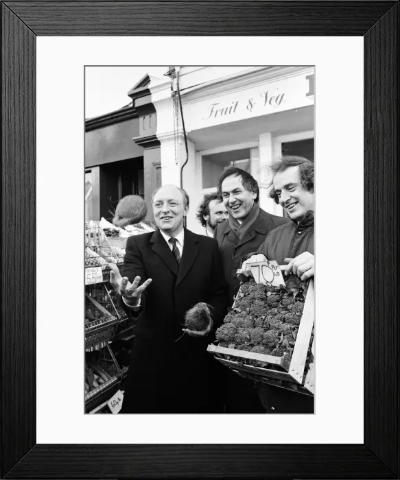 Framed Print : Labour leader Neil Kinnock juggles with produce at a market in Wandsworth, London Framed Print : Labour leader Neil Kinnock juggles with produce at a market in Wandsworth, London