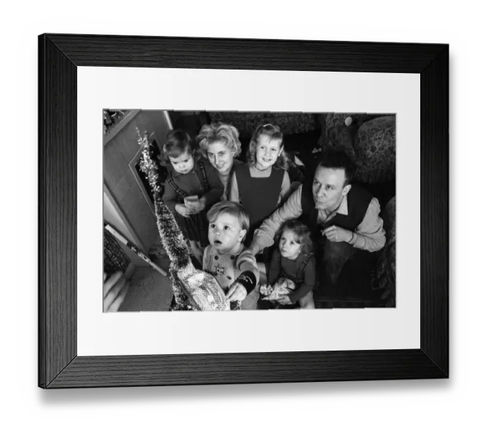 Framed Print : The Hammond family, from Hartlepool, County Durham, who will be spending Christmas