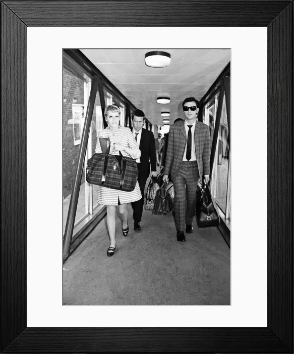 Framed Print : Arrivals at Heathrow Airport from Berlin. Actress Mia Farrow with actors Tom Courteney
