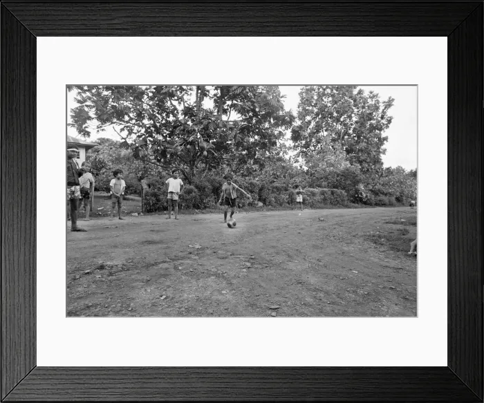 Framed Print : Life on Tahiti, one of the Polynesian Islands, French Polynesia, in the Pacific Ocean Framed Print : Life on Tahiti, one of the Polynesian Islands, French Polynesia, in the Pacific Ocean