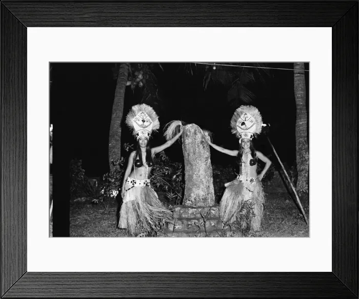 Framed Print : Life on Tahiti, one of the Polynesian Islands, French Polynesia, in the Pacific Ocean Framed Print : Life on Tahiti, one of the Polynesian Islands, French Polynesia, in the Pacific Ocean