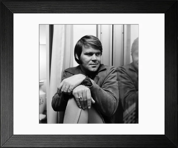Framed Print : American singer Glen Campbell at the Hilton Hotel. 19th November 1970 Framed Print : American singer Glen Campbell at the Hilton Hotel. 19th November 1970