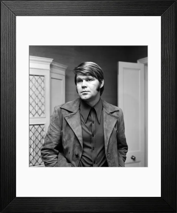 Framed Print : American singer Glen Campbell at the Hilton Hotel. 19th November 1970 Framed Print : American singer Glen Campbell at the Hilton Hotel. 19th November 1970