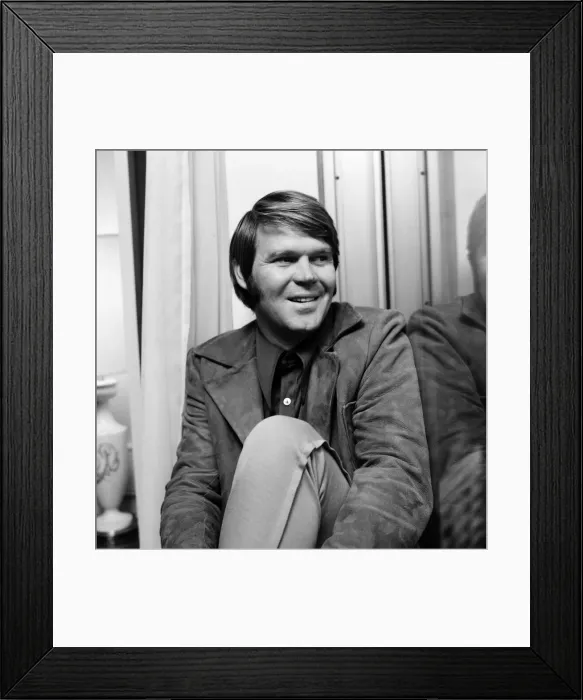 Framed Print : American singer Glen Campbell at the Hilton Hotel. 19th November 1970 Framed Print : American singer Glen Campbell at the Hilton Hotel. 19th November 1970