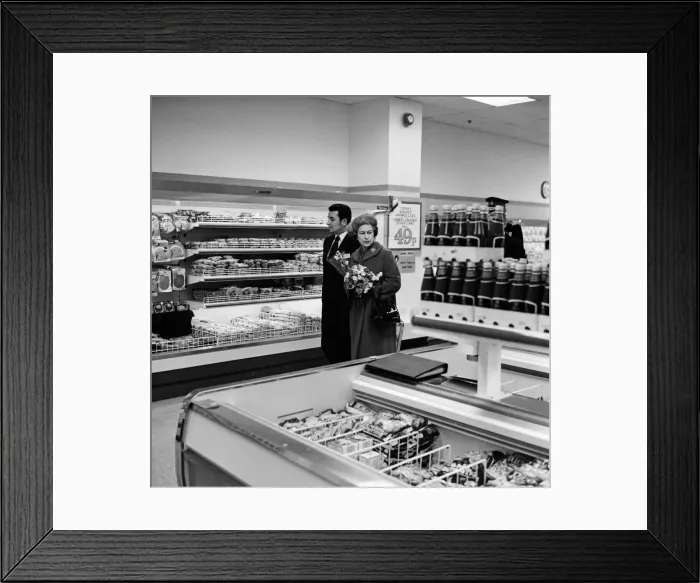 Framed Print : Queen Elizabeth II opens the Elmsleigh Shopping Centre, Staines