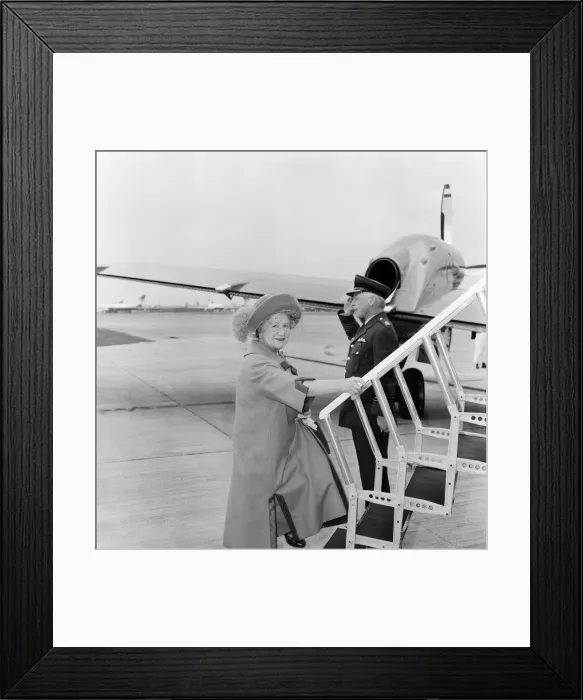 Framed Print : The Queen Mother leaving Heathrow Airport for Paris, on her way to Cognac for a holiday Framed Print : The Queen Mother leaving Heathrow Airport for Paris, on her way to Cognac for a holiday