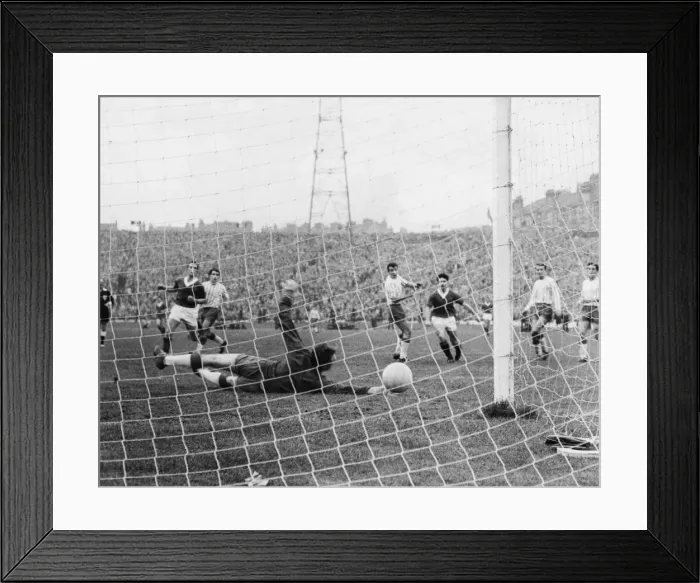 Framed Print : Glasgow Rangers 5 v Morton 0. Scottish League Cup final match at Hampden Park Framed Print : Glasgow Rangers 5 v Morton 0. Scottish League Cup final match at Hampden Park
