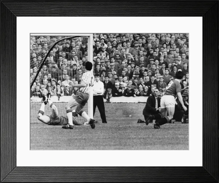 Framed Print : Glasgow Rangers 5 v Morton 0. Scottish League Cup final match at Hampden Park Framed Print : Glasgow Rangers 5 v Morton 0. Scottish League Cup final match at Hampden Park