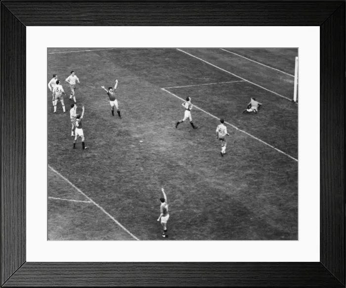 Framed Print : Glasgow Rangers 5 v Morton 0. Scottish League Cup final match at Hampden Park