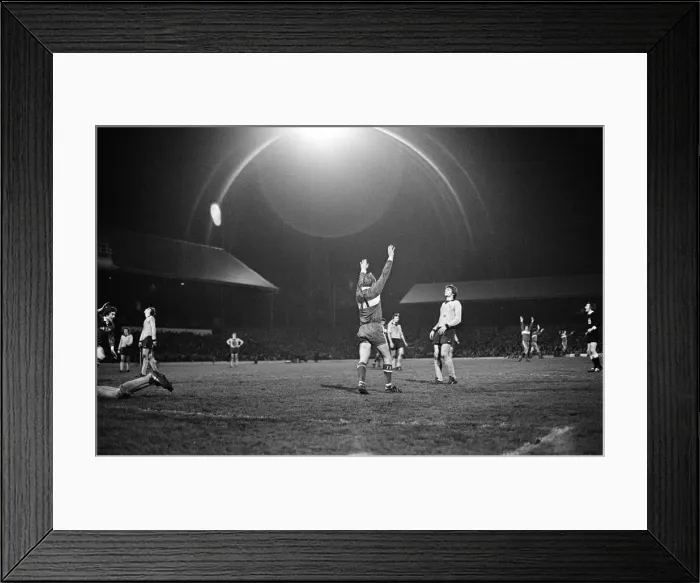 Framed Print : Middlesbrough 1-0 Wycombe Wanderers, FA Cup Replay at Ayresome Park Framed Print : Middlesbrough 1-0 Wycombe Wanderers, FA Cup Replay at Ayresome Park
