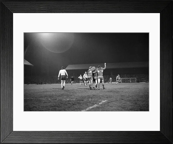Framed Print : Middlesbrough 1-0 Wycombe Wanderers, FA Cup Replay at Ayresome Park Framed Print : Middlesbrough 1-0 Wycombe Wanderers, FA Cup Replay at Ayresome Park