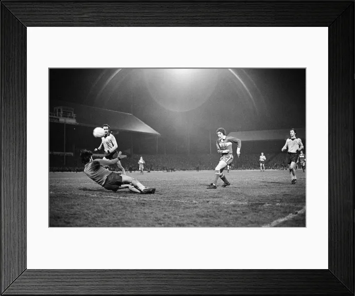 Framed Print : Middlesbrough 1-0 Wycombe Wanderers, FA Cup Replay at Ayresome Park Framed Print : Middlesbrough 1-0 Wycombe Wanderers, FA Cup Replay at Ayresome Park