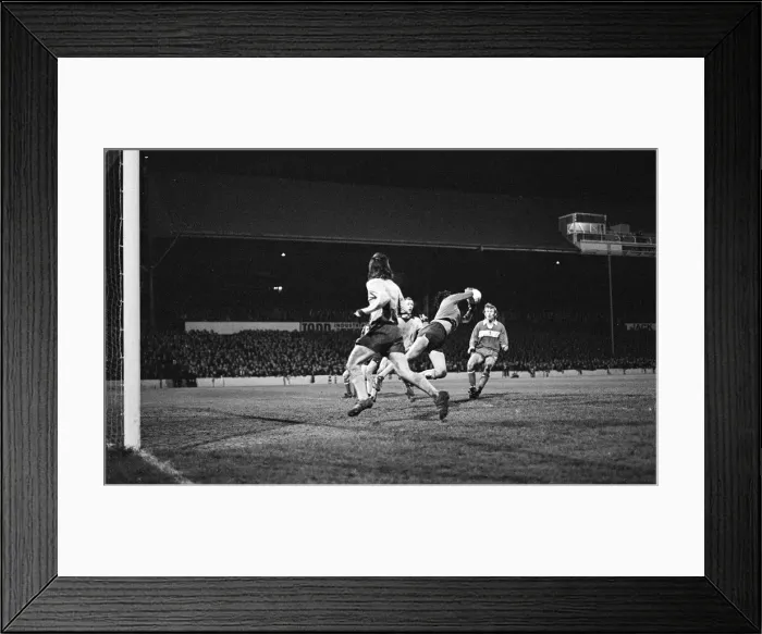 Framed Print : Middlesbrough 1-0 Wycombe Wanderers, FA Cup Replay at Ayresome Park Framed Print : Middlesbrough 1-0 Wycombe Wanderers, FA Cup Replay at Ayresome Park