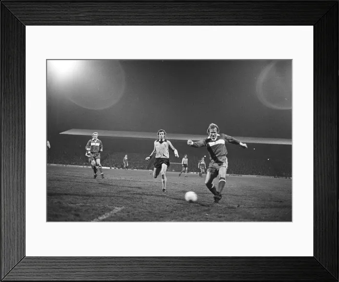 Framed Print : Middlesbrough 1-0 Wycombe Wanderers, FA Cup Replay at Ayresome Park Framed Print : Middlesbrough 1-0 Wycombe Wanderers, FA Cup Replay at Ayresome Park
